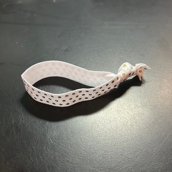 2 packs of Bridal Party Hair Ties, 3 Black & 3 White Bride & Bride Tribe ties - Picture 4 of 9